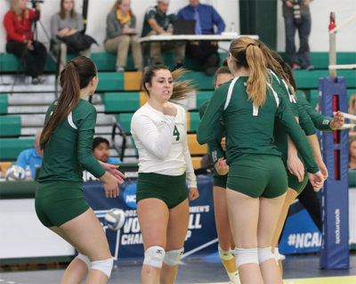 Abby Beecher ’19 celebrates a point with her teammates