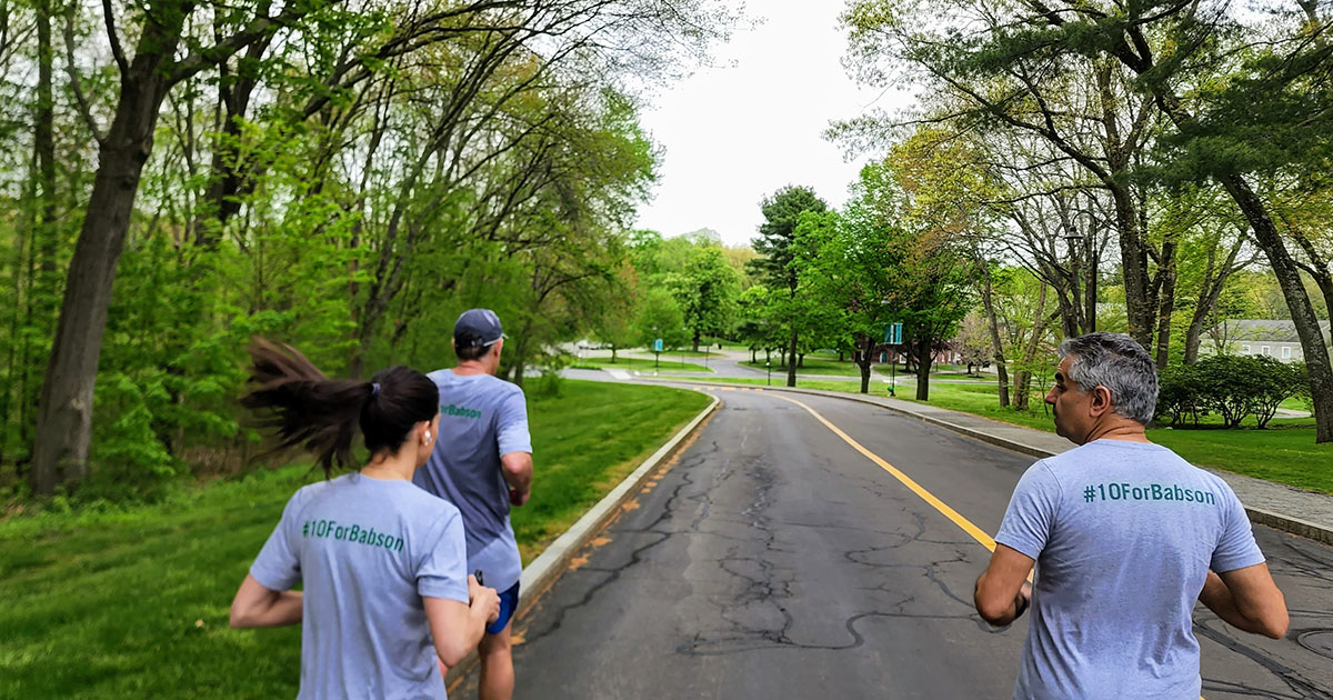 Babson Faculty and Staff Run Pumps Up Student Fund
