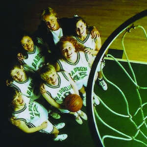 Tonya M. Strange ’94 and the women's basketball team