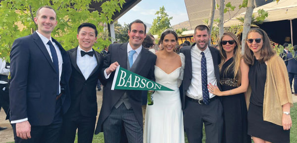 Benjamín Valdés MBA’22 and Francesca Bencini pose for a wedding photo with family and friends