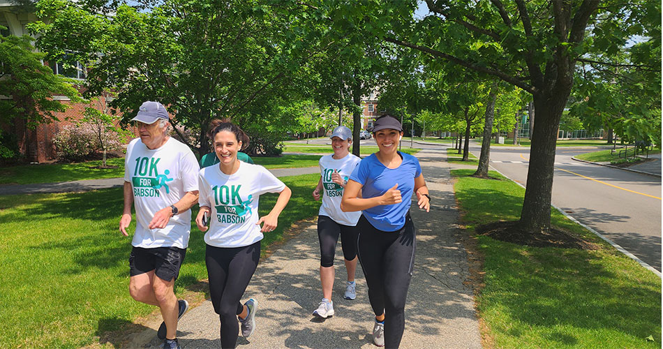 runners on Babson's campus