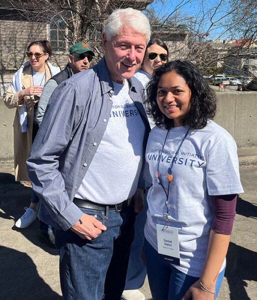 Sonal Dalvi MBA’23 and Bill Clinton