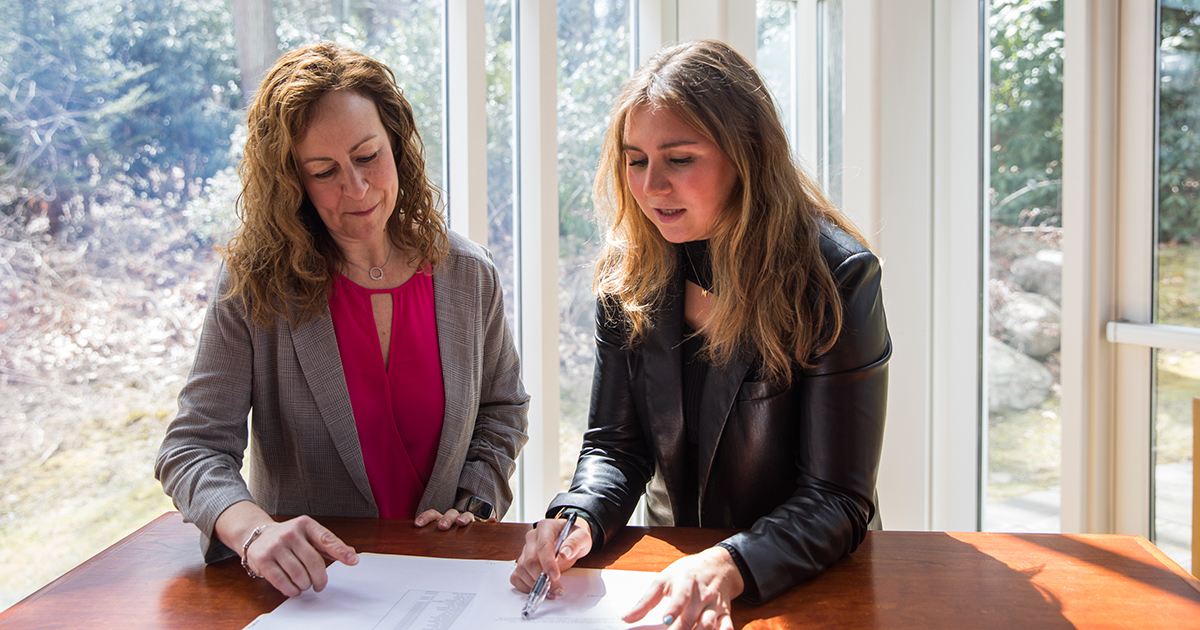 Cindy Klein Marmer and a student collaborate in the Blank Center