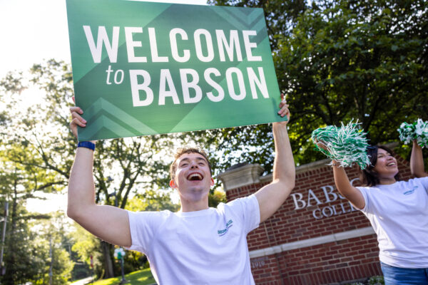 Greeters at the Babson frontgates on move-in day