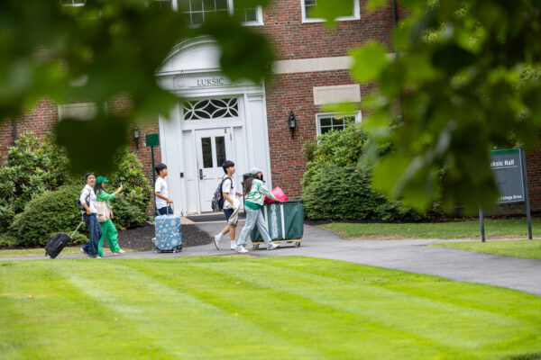 Students moving into Babson