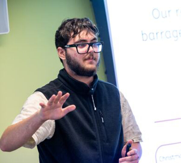 Babson student presents his startup.