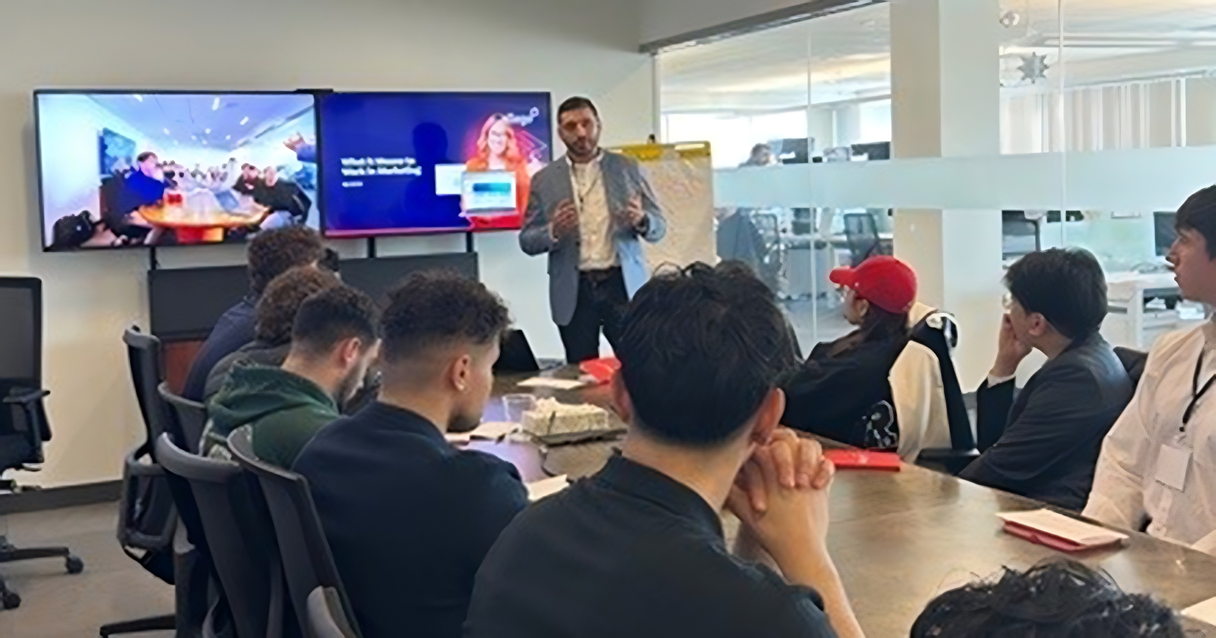 Babson Alumnus speaks with Babson College students about sales.
