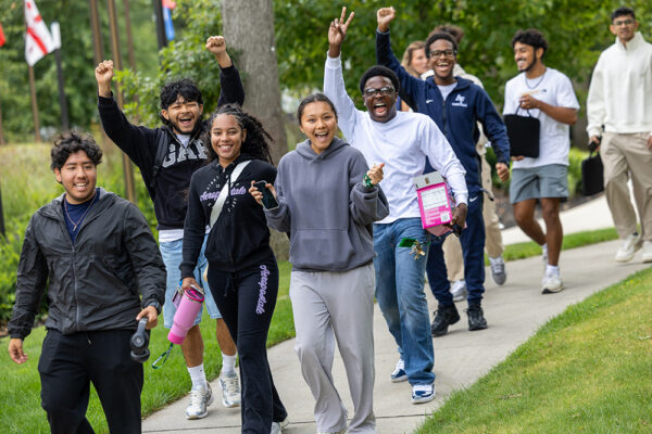Students smile and wave during move-in day
