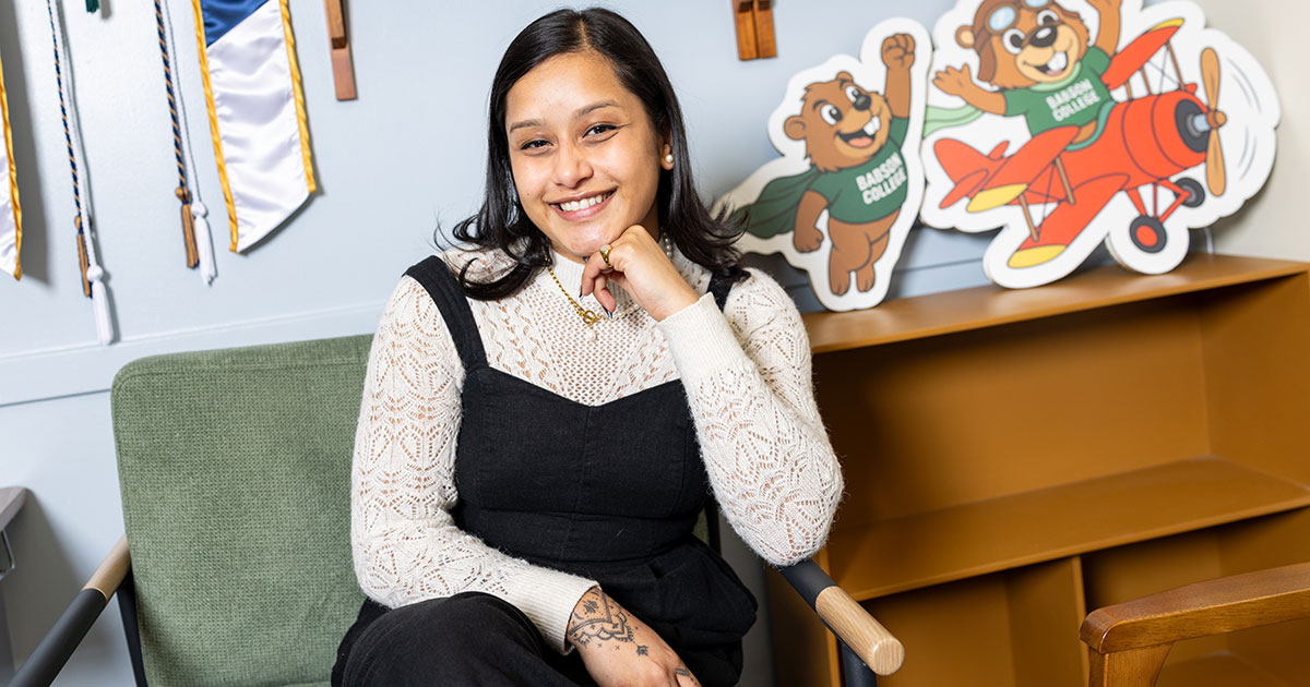 Saheli Pujari MBA’27 sits in Babson’s Office of First-Generation Student Success.