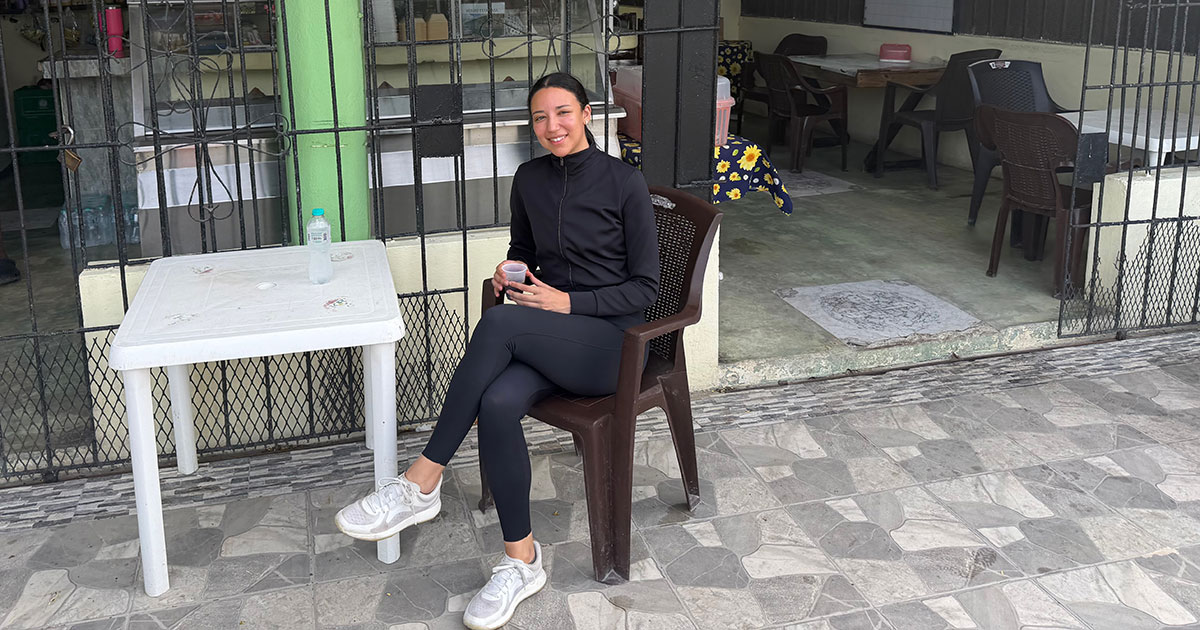 Celine Turnier ’19 sits at a table at a cafe
